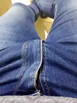 Snapshot of JoaoPedro17cm chatting on 10/03/25, 01:45 JoaoPedro17cm online show from 10/03/25, 01:45