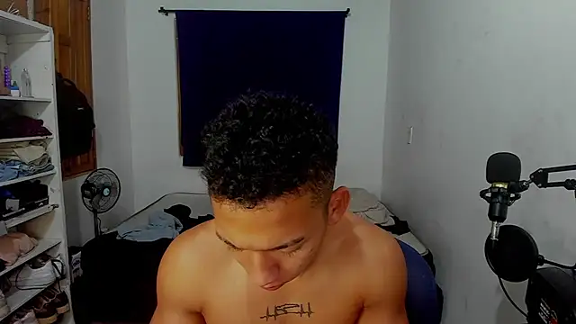 Snapshot of JuanchiT66 chatting on 10/22/25, 03:55 JuanchiT66 online show from 10/22/25, 03:55