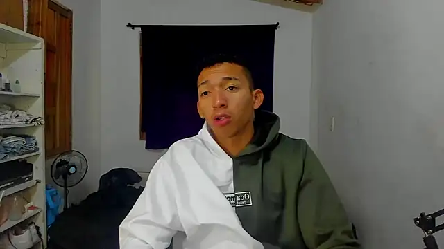 Snapshot of JuanchiT66 chatting on 10/10/25, 06:53 JuanchiT66 online show from 10/10/25, 06:53