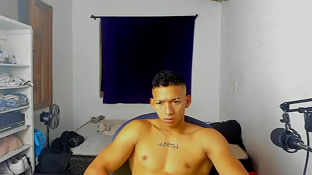 Snapshot of JuanchiT66 chatting on 10/11/25, 07:48 JuanchiT66 online show from 10/11/25, 07:48