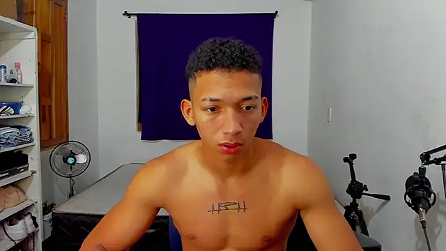 Snapshot of JuanchiT66 chatting on 10/17/25, 05:11 JuanchiT66 online show from 10/17/25, 05:11