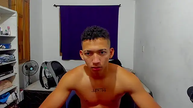 Snapshot of JuanchiT66 chatting on 10/15/25, 06:33 JuanchiT66 online show from 10/15/25, 06:33