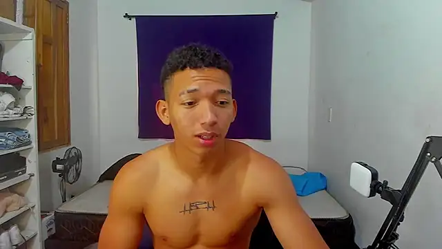 Snapshot of JuanchiT66 chatting on 10/02/25, 06:00 JuanchiT66 online show from 10/02/25, 06:00