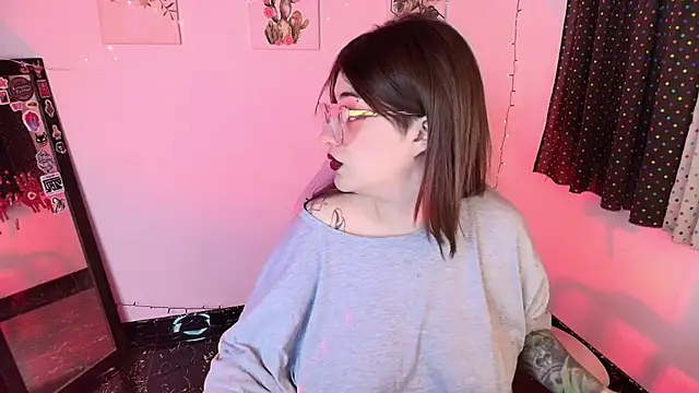 Snapshot of isaferrer06 chatting on 11/04/25, 05:44 isaferrer06 online show from 11/04/25, 05:44