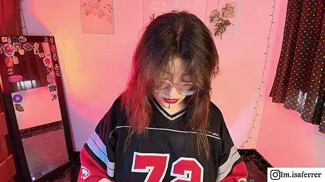 isaferrer06 online show from 12/21/25, 12:29