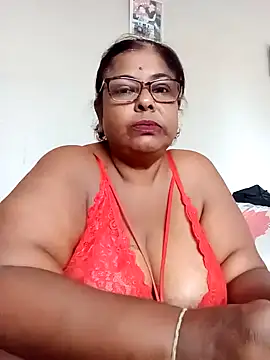 Snapshot of mileesha chatting on 02/16/25, 12:21 mileesha online show from 02/16/25, 12:21