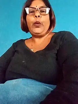 Snapshot of mileesha chatting on 10/03/25, 11:01 mileesha online show from 10/03/25, 11:01