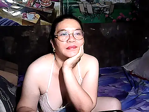 Snapshot of Adeline05 chatting on 09/14/25, 09:26 Adeline05 online show from 09/14/25, 09:26