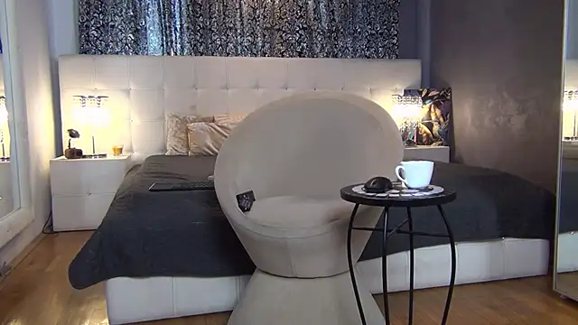 Snapshot of LadyValeriaXO chatting on 10/31/25, 12:35 LadyValeriaXO online show from 10/31/25, 12:35