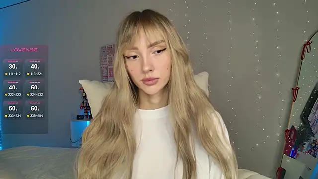 Snapshot of Lunainnk chatting on 12/20/25, 03:42 Lunainnk online show from 12/20/25, 03:42