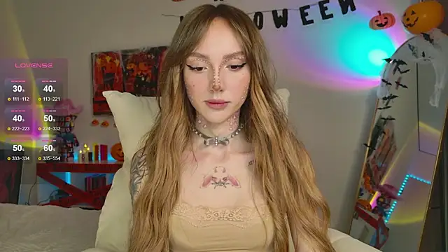 Snapshot of Lunainnk chatting on 10/28/25, 12:11 Lunainnk online show from 10/28/25, 12:11