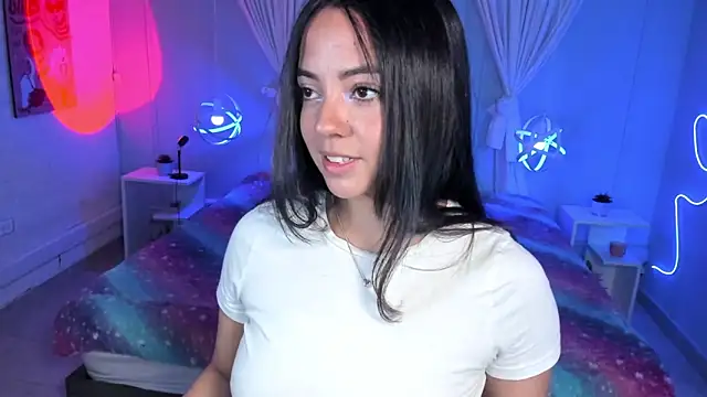 Snapshot of Lara_Rouss_ chatting on 10/17/25, 07:37 Lara Rouss online show from 10/17/25, 07:37