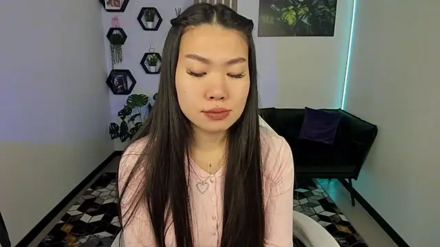 Snapshot of LunaPurrr chatting on 11/27/25, 01:28 LunaPurrr online show from 11/27/25, 01:28