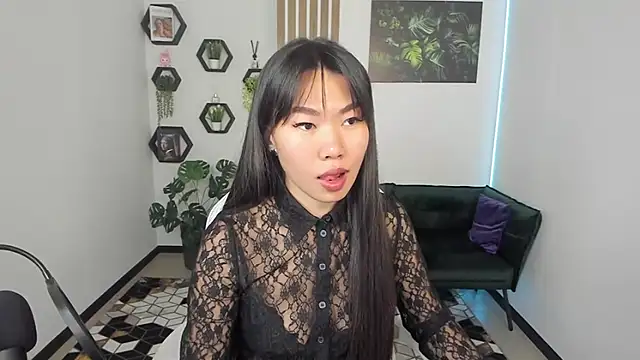 Snapshot of LunaPurrr chatting on 10/03/25, 11:28 LunaPurrr online show from 10/03/25, 11:28