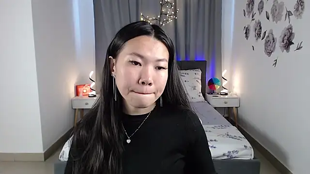 Snapshot of LunaPurrr chatting on 09/12/25, 11:15 LunaPurrr online show from 09/12/25, 11:15