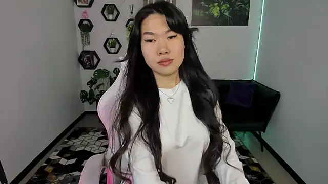 Snapshot of LunaPurrr chatting on 11/28/25, 12:22 LunaPurrr online show from 11/28/25, 12:22