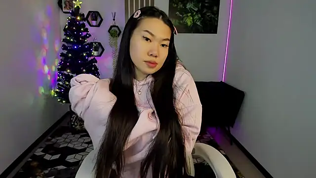 Snapshot of LunaPurrr chatting on 12/16/25, 12:26 LunaPurrr online show from 12/16/25, 12:26