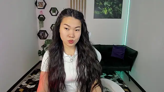 Snapshot of LunaPurrr chatting on 11/21/25, 01:04 LunaPurrr online show from 11/21/25, 01:04