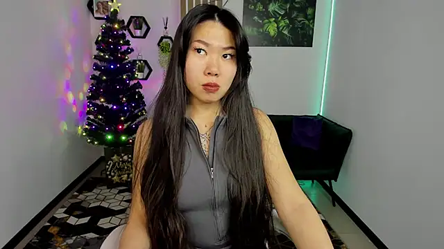 Snapshot of LunaPurrr chatting on 12/04/25, 11:37 LunaPurrr online show from 12/04/25, 11:37