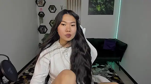 Snapshot of LunaPurrr chatting on 11/11/25, 01:33 LunaPurrr online show from 11/11/25, 01:33