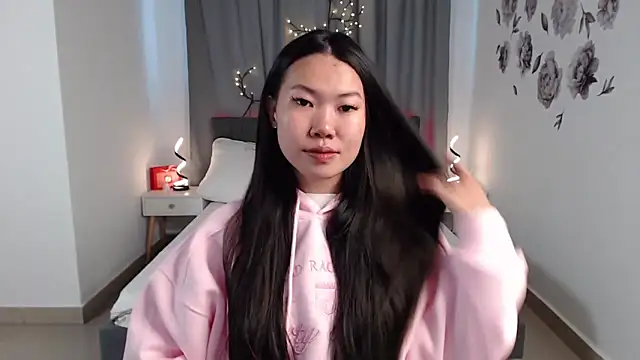 Snapshot of LunaPurrr chatting on 09/08/25, 11:04 LunaPurrr online show from 09/08/25, 11:04