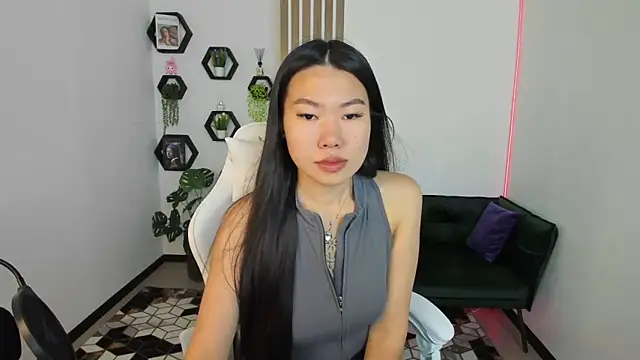 Snapshot of LunaPurrr chatting on 09/22/25, 11:00 LunaPurrr online show from 09/22/25, 11:00