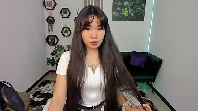 Snapshot of LunaPurrr chatting on 11/14/25, 02:26 LunaPurrr online show from 11/14/25, 02:26