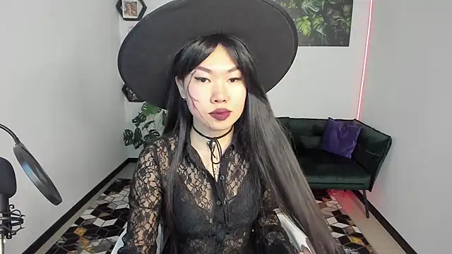 Snapshot of LunaPurrr chatting on 10/28/25, 01:06 LunaPurrr online show from 10/28/25, 01:06