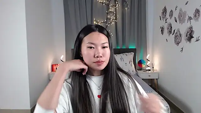 Snapshot of LunaPurrr chatting on 09/17/25, 06:37 LunaPurrr online show from 09/17/25, 06:37