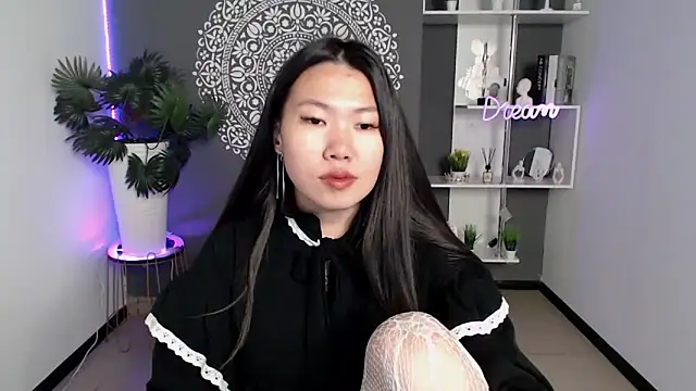 Snapshot of LunaPurrr chatting on 09/18/25, 12:13 LunaPurrr online show from 09/18/25, 12:13