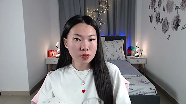 Snapshot of LunaPurrr chatting on 09/14/25, 01:22 LunaPurrr online show from 09/14/25, 01:22