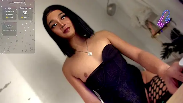 Snapshot of TrinityFucksYou chatting on 01/06/26, 12:53 TrinityFucksYou online show from 01/06/26, 12:53