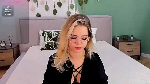Snapshot of PrincessSlay chatting on 10/03/25, 05:42 PrincessSlay online show from 10/03/25, 05:42