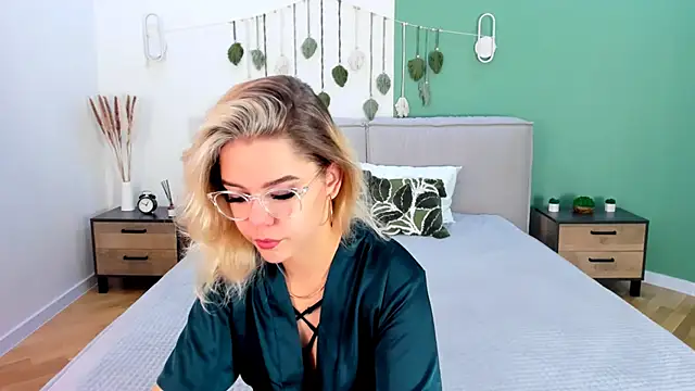 Snapshot of PrincessSlay chatting on 09/16/25, 05:19 PrincessSlay online show from 09/16/25, 05:19