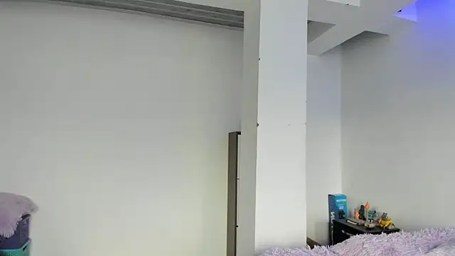 MiaVillalobos online show from 11/12/25, 08:12