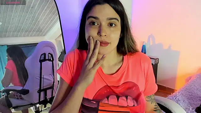 MiaVillalobos online show from 05/03/26, 08:30