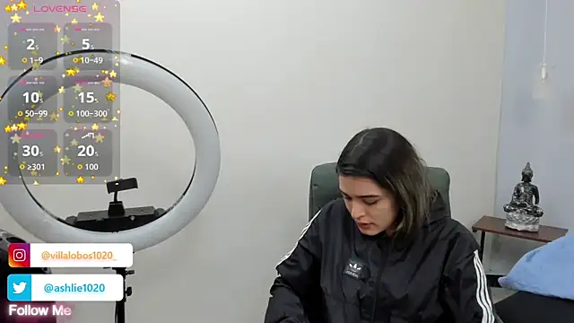 MiaVillalobos online show from 10/28/25, 11:42