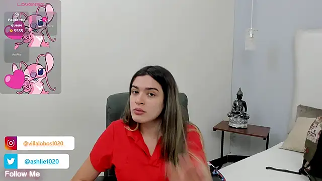 Snapshot of MiaVillalobos chatting on 10/17/25, 12:07 MiaVillalobos online show from 10/17/25, 12:07