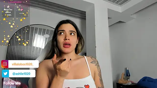 MiaVillalobos online show from 04/10/26, 08:43