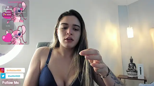 Snapshot of MiaVillalobos chatting on 10/04/25, 10:28 MiaVillalobos online show from 10/04/25, 10:28