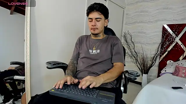 JamesDeker online show from 10/30/25, 08:28