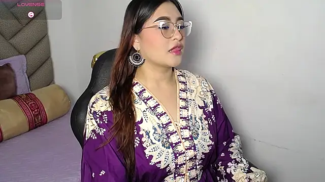 Snapshot of heluejamil chatting on 10/30/25, 02:04 heluejamil online show from 10/30/25, 02:04