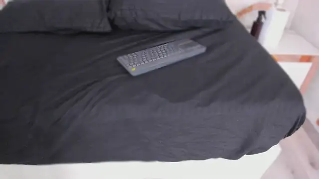 Mia-Medina online show from 10/26/25, 03:45