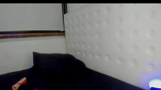 Roxannelorence  online show from 11/08/25, 05:33