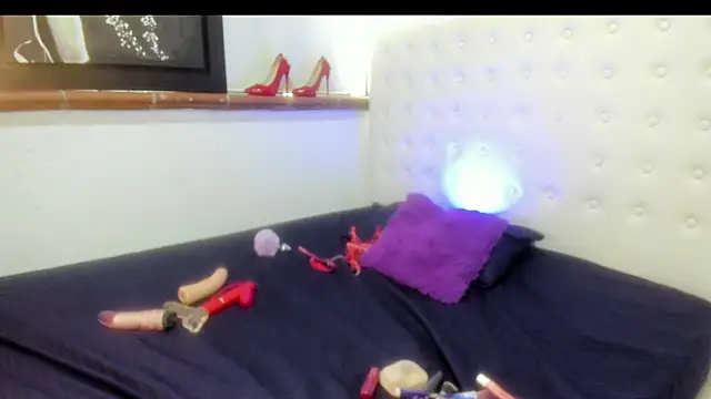 Roxannelorence  online show from 09/24/25, 02:34
