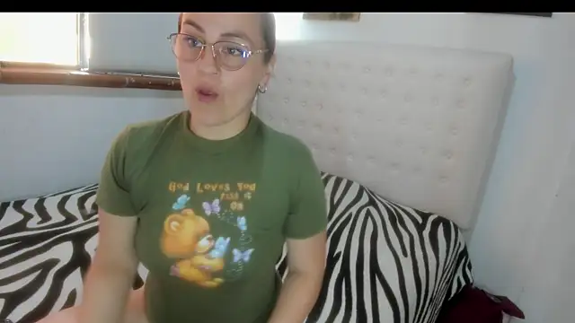 Roxannelorence  online show from 10/29/25, 02:38