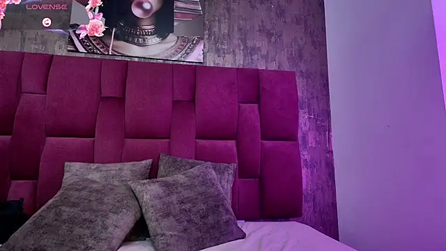 sophiasweet  1 online show from 10/15/25, 12:24