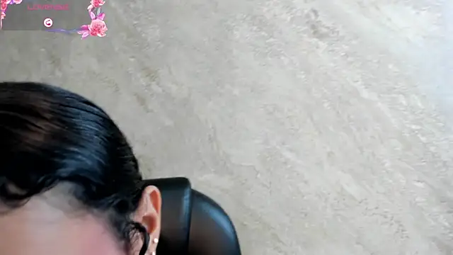 sophiasweet  1 online show from 09/13/25, 03:50