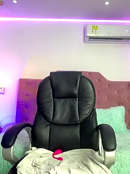 Velveet x online show from 11/01/25, 12:21