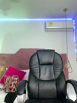 Velveet x online show from 11/28/25, 11:43